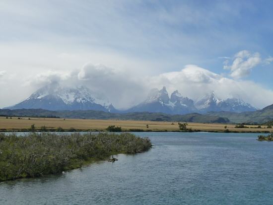 von links nach rechts: Cerro Paine Grande, Cuerno Norte, Cuerno Este, Monte Almirante Nieto