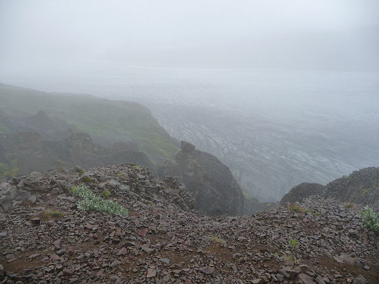 Skaftafellsjökull im Nebel und Nieselregen