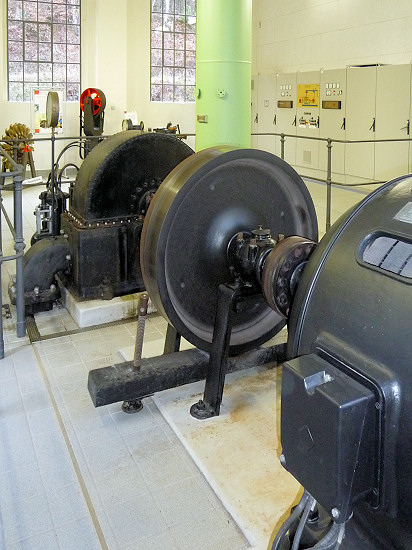 älterer Generator im Wasserkraftwerk Steinerne Renne