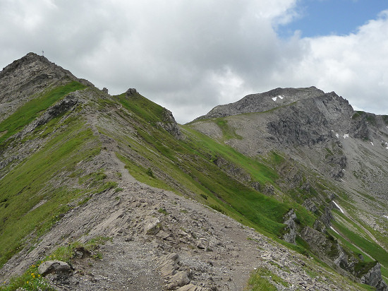 Bergwanderweg auf dem Grat zum Spitz und weiter zum Augstenberg