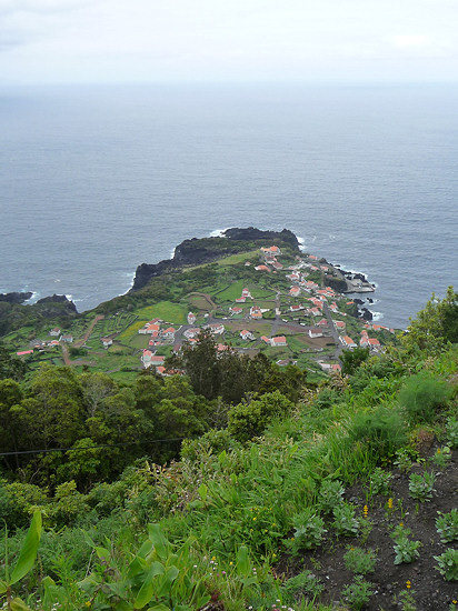 Blick über Fajã do Ouvidor hinweg zum Ponta do Norte Grande