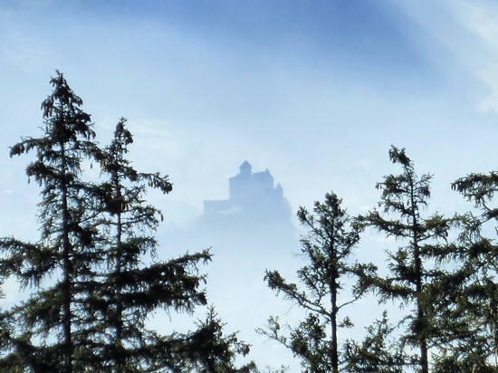 Schloss Balzers im Nebel