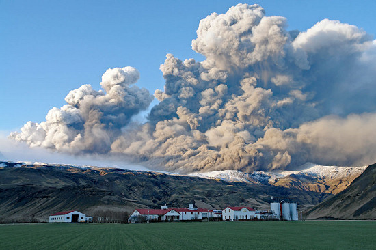 Eyjafjallajökull kurz nach dem Ausbruch im April 2010 © www.icelanderupts.is