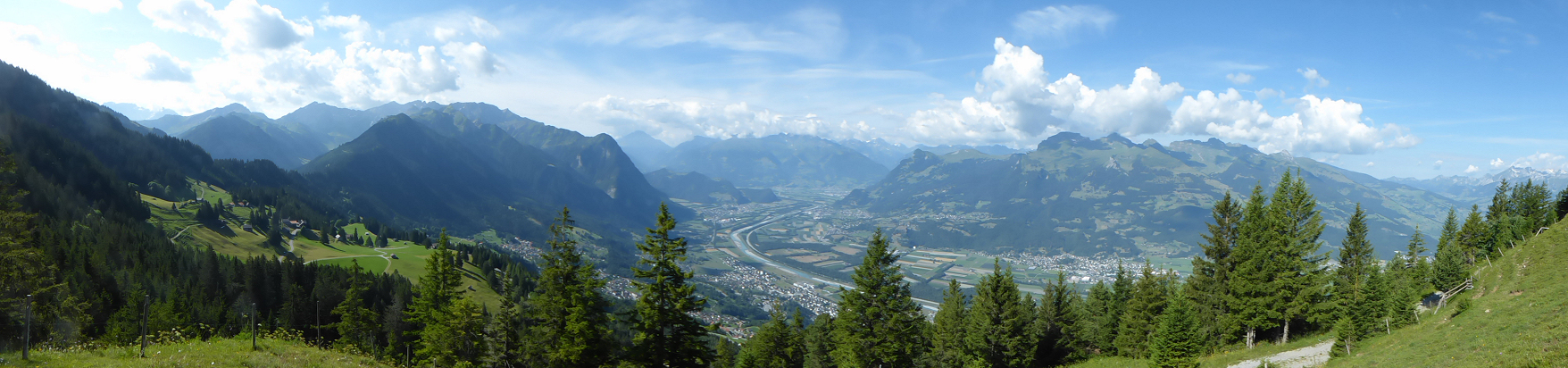 Panorama - Blick vom Ferchenegg ins Rheintal