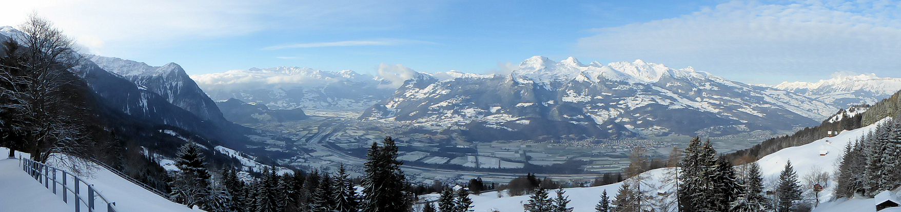 Panorama above Rizlina - View into the Rhine Valley