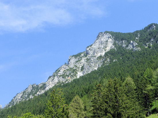 Felswand mit Anfang des Fürstensteigs