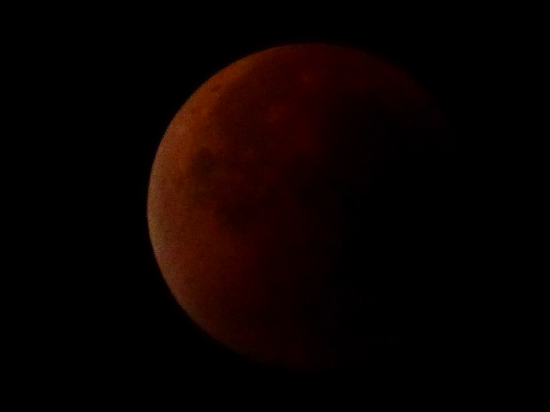 Total lunar eclipse 5 minutes before the end (0317 UTC)