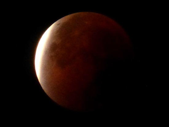 Total lunar eclipse 5 minutes after the end (0328 UTC)